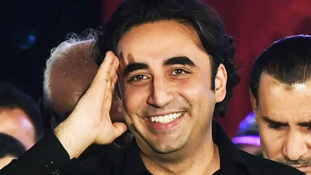 কিসসা কুর্সি কাঃআসন হারালেন ইমরান, নেপথ্যে কোন চার