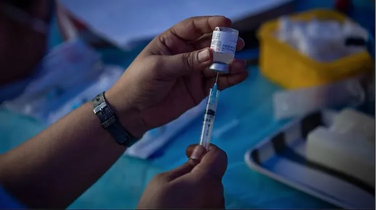 এবার ১৮ বছরের ঊর্ধ্বদের করোনার বুস্টার ডোজ, জানাল কেন্দ্র