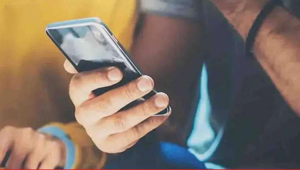 নারী নিগ্রহ নিয়ে আলোচনাকালীন পার্লামেন্টে পর্ন ভিডিও দেখতে ব্যস্ত সাংসদ! শোরগোল ব্রিটিশ পার্লামেন্টে