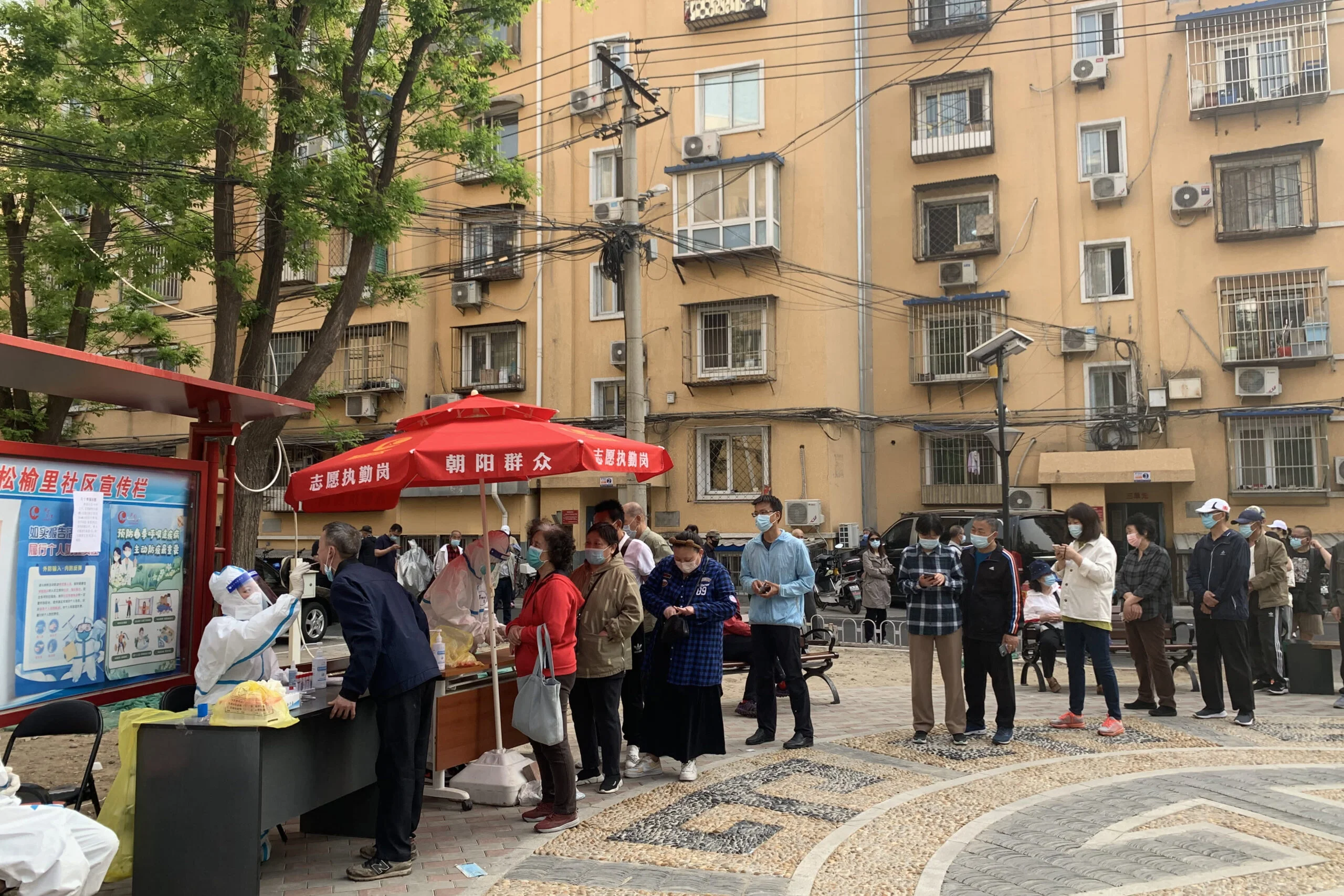 লকডাউনের আশঙ্কা! বেজিংয়ে স্থানীয়দের করোনা পরীক্ষা শুরু