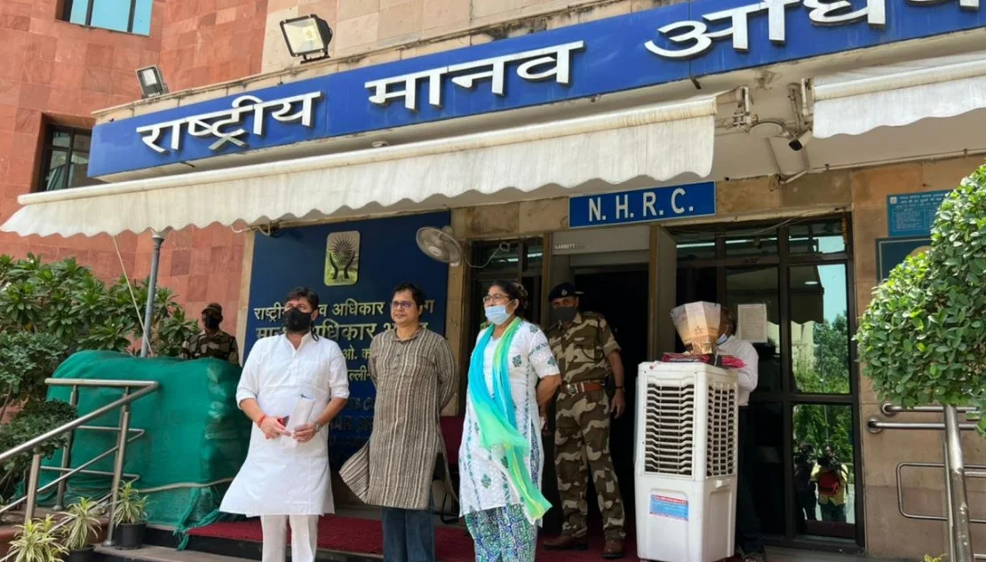 প্রয়াগরাজ খুনে সিবিআই দাবি তৃণমূলের, জাতীয় মানবাধিকার কমিশনে শ্বেতপত্র দিলেন দোলা সেনরা