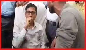 আলিয়ার উপাচার্যের সঙ্গে অভদ্র আচরণ!