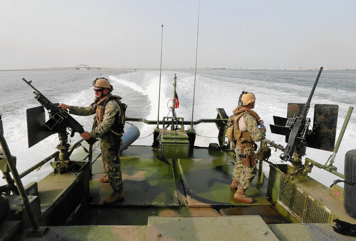 বাহারাইন থেকে মার্কিন নৌঘাঁটি উচ্ছেদ করুন, বহিষ্কার করুন মার্কিন সেনাদের’