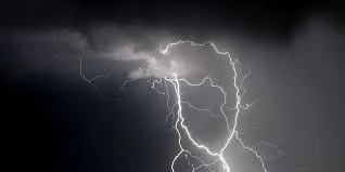 বজ্রপাতে লালগোলায় মৃত্যু  মামা-ভাগ্নের