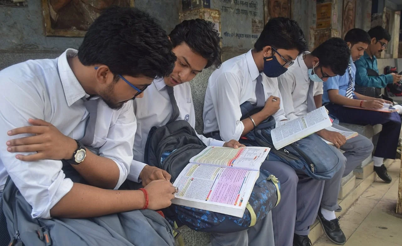 শুরু হল উচ্চ মাধ্যমিক পরীক্ষা, কড়া নজরদারিতে শিক্ষাসংসদ