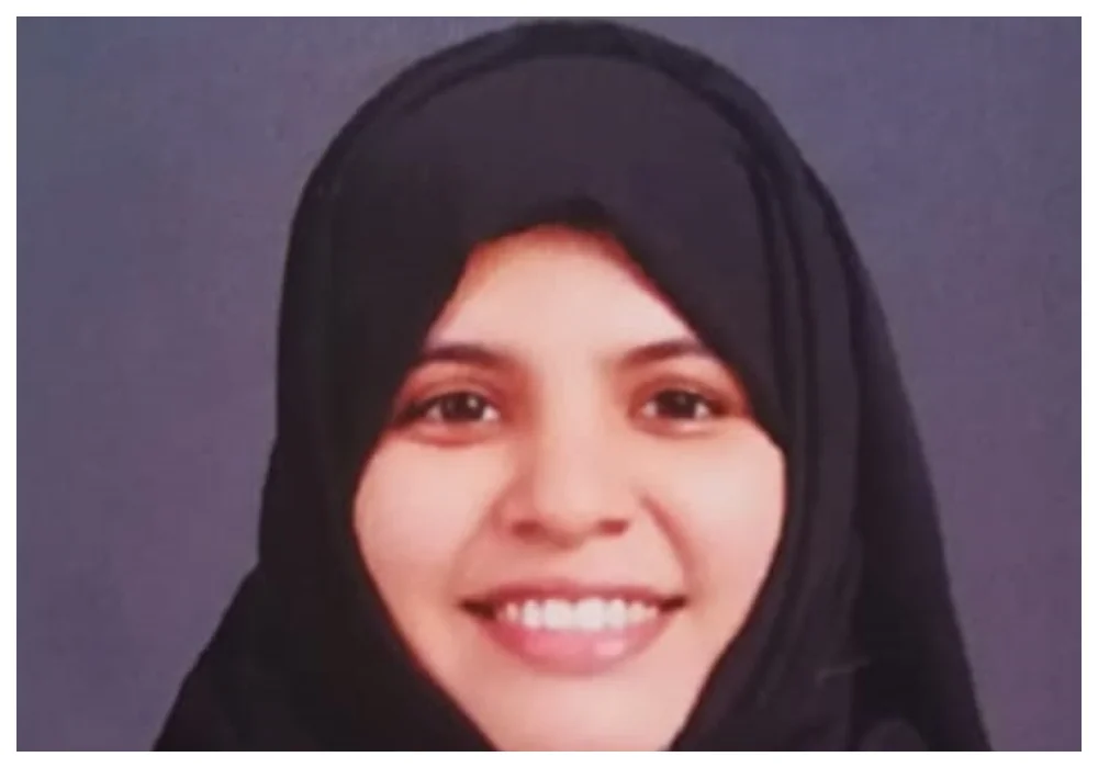 এলএলবি পরীক্ষায় দ্বিতীয় স্থান পেয়ে কৃতিত্বের অধিকারী ম্যাঙ্গালুরুর মেয়ে সুহানা সাফার