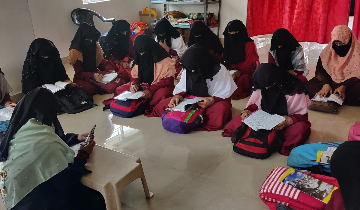 নতুন আশা দেখাচ্ছে দ্বীনিয়াত মুয়াল্লিমা কলেজ