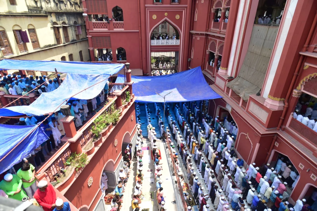 রমযানের আলবিদা জুম্মায় ভিড়ে ঠাসা কলকাতার মসজিদ