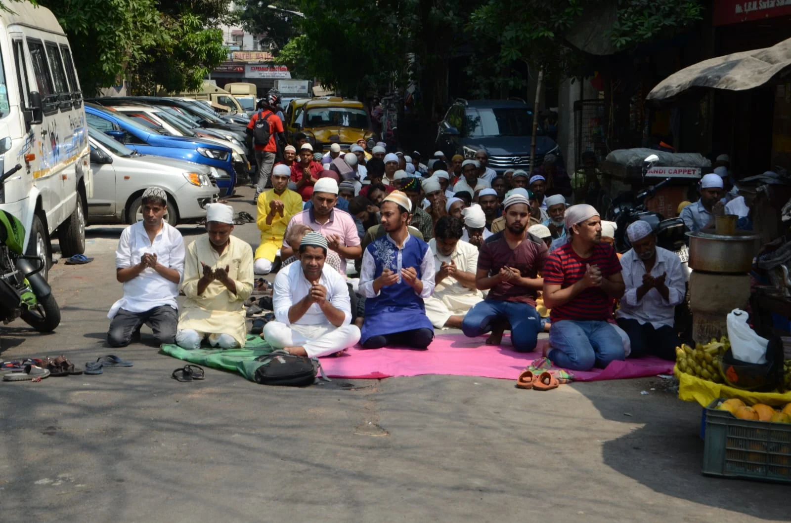 ধর্মতলায় টিপু সুলতান মসজিদে প্রথম জুম্মার নামায