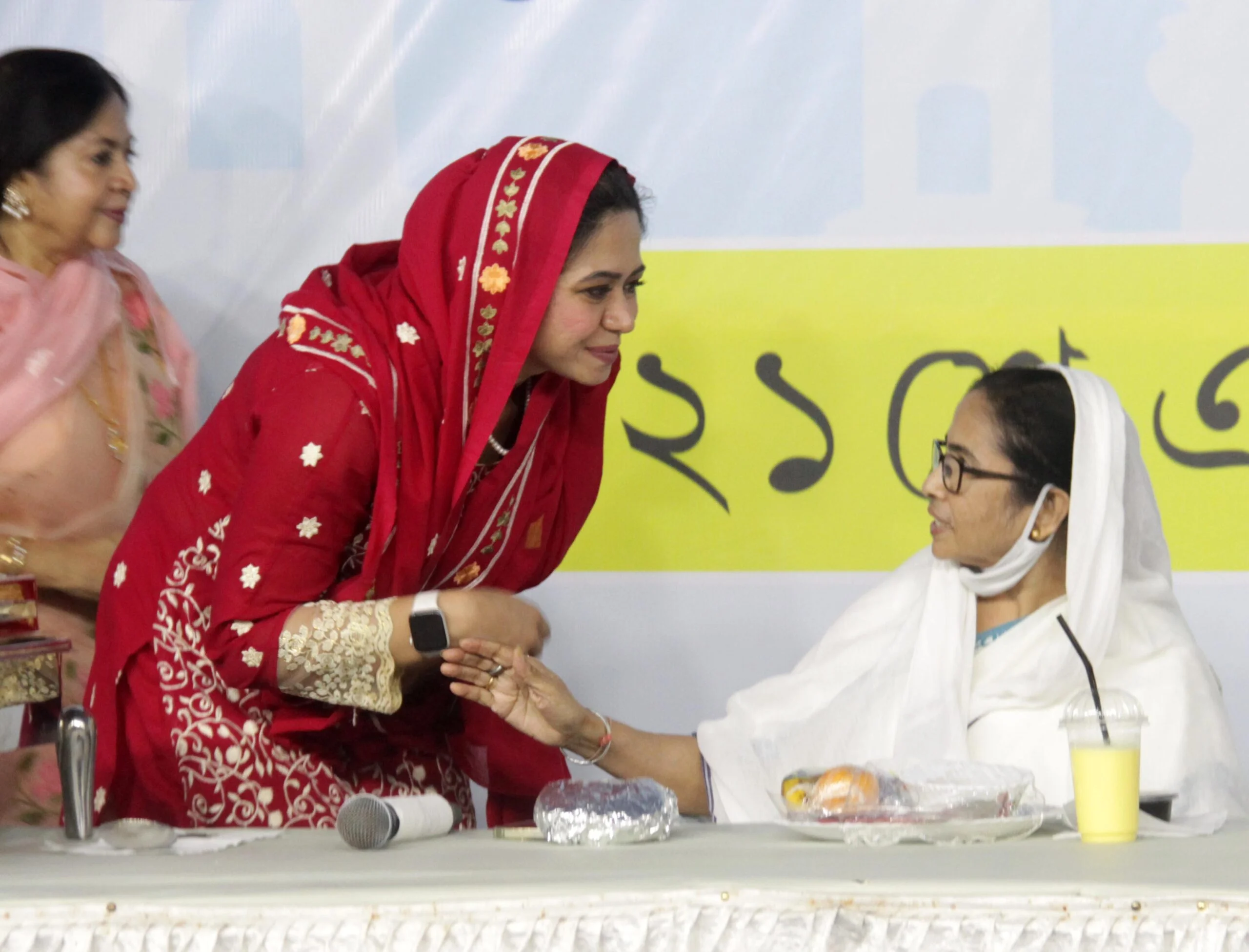 মুখ্যমন্ত্রীর উপস্থিতিতে ফের দু'ই বছর পর পার্কসার্কাসে ইফতার মজলিশ