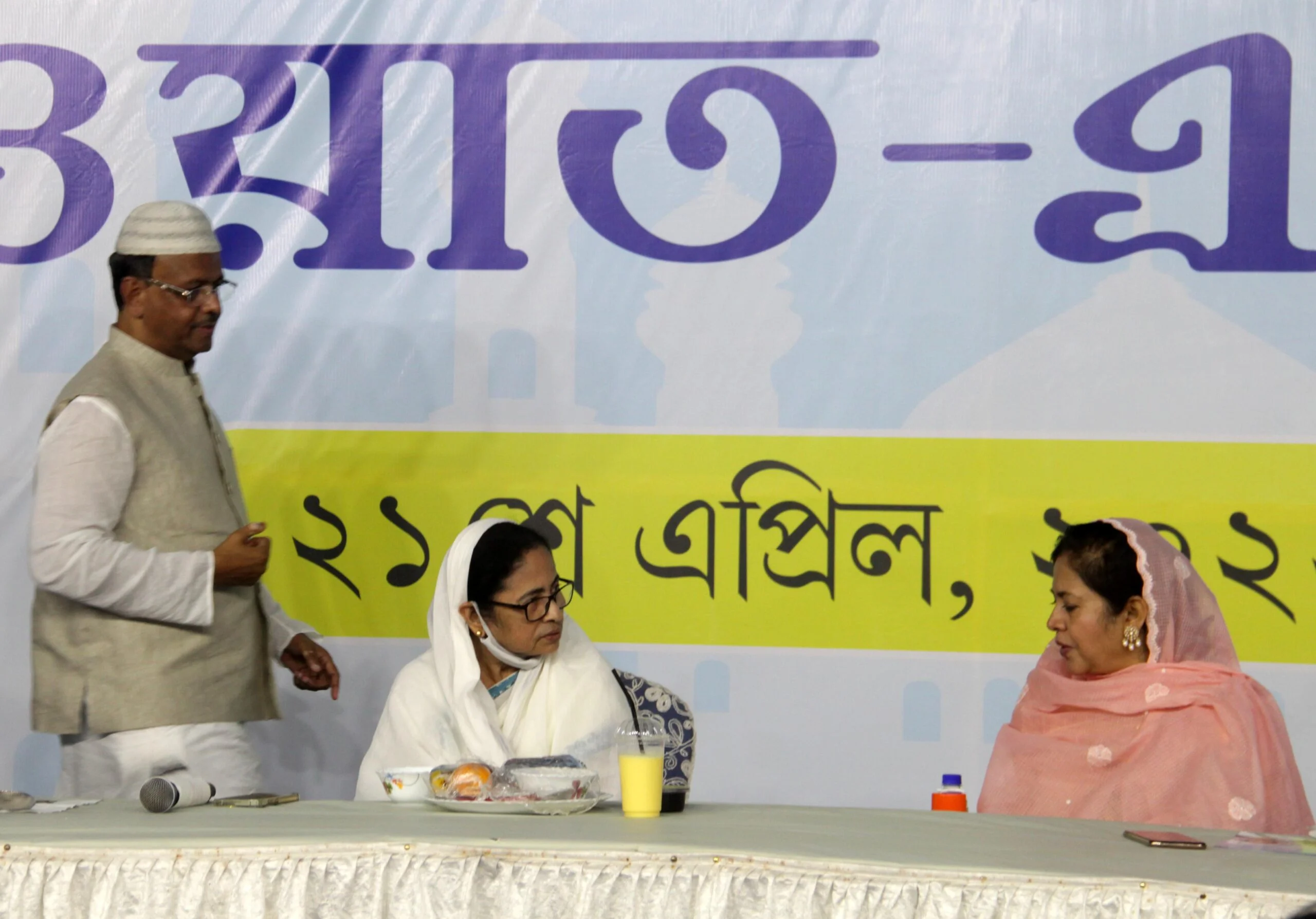 মুখ্যমন্ত্রীর উপস্থিতিতে ফের দু'ই বছর পর পার্কসার্কাসে ইফতার মজলিশ