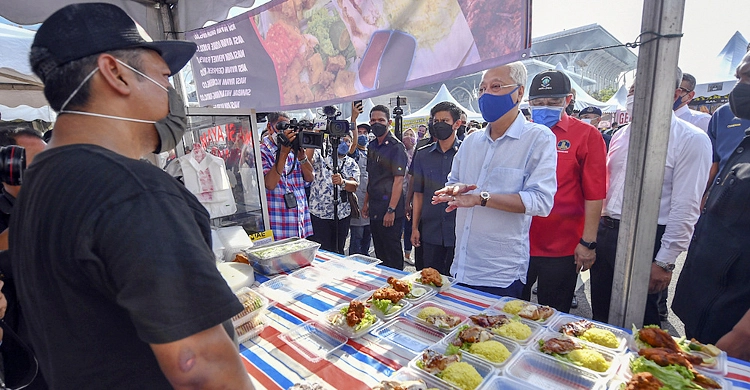 মালয়েশিয়ায় ধনী- দরিদ্র নির্বিশেষে বিনামূল্যে ইফতার, বাজার পরিদর্শন করলেন প্রধানমন্ত্রী ইসমাইল সাবরি ইয়াকুব