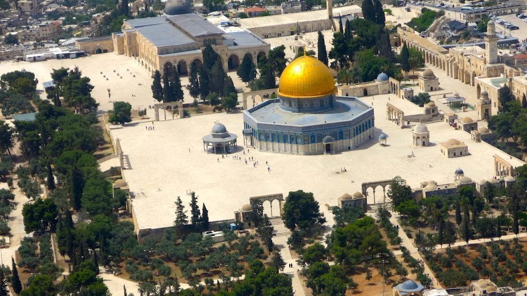 আল-আকসা চত্বরে ইহুদিদের কুরআনের সূরা শোনাল কিশোর