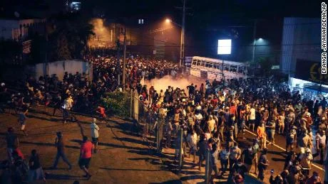 শ্রীলঙ্কার অর্থনীতির ভরা জোয়ারে কীভাবে মন্দা দেখা দিল?