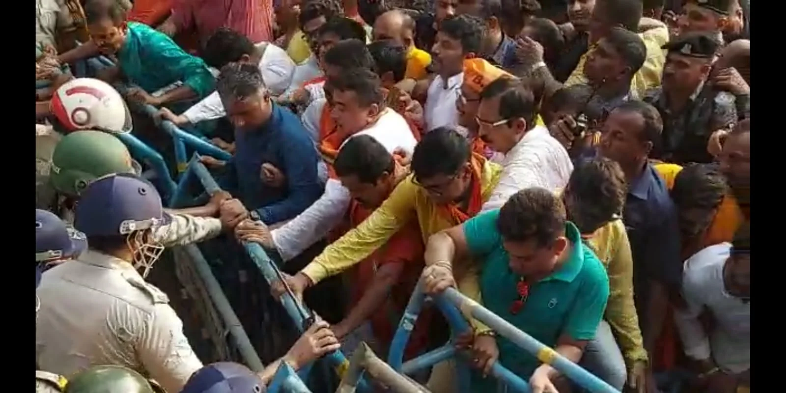 আইন অমান্য কর্মসূচিতে এসে পায়ে চোট পেলেন শুভেন্দু  