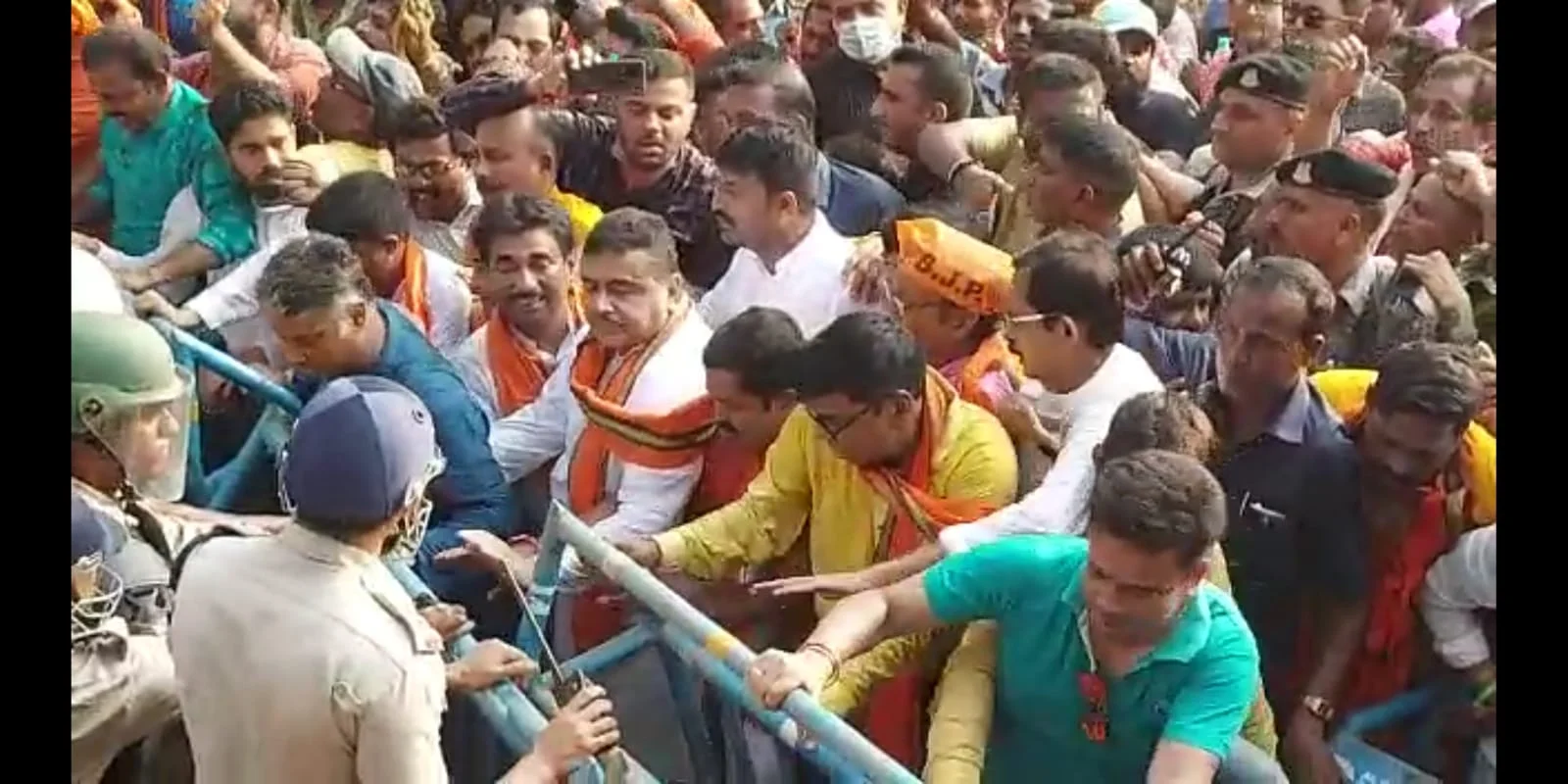 আইন অমান্য কর্মসূচিতে এসে পায়ে চোট পেলেন শুভেন্দু  