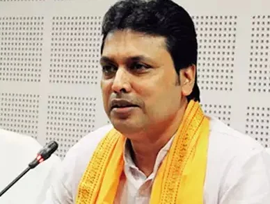 আপনার শুনতে খারাপ লাগবে,  খুব সিরিয়াস ইস্যু, মেয়েদের ওপর এত অত্যাচার কেন? ছাত্রীর প্রশ্নে অস্বস্তিতে বিপ্লব দেব  