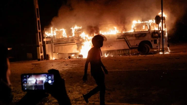 শ্রীলঙ্কার অর্থনীতির ভরা জোয়ারে কীভাবে মন্দা দেখা দিল?