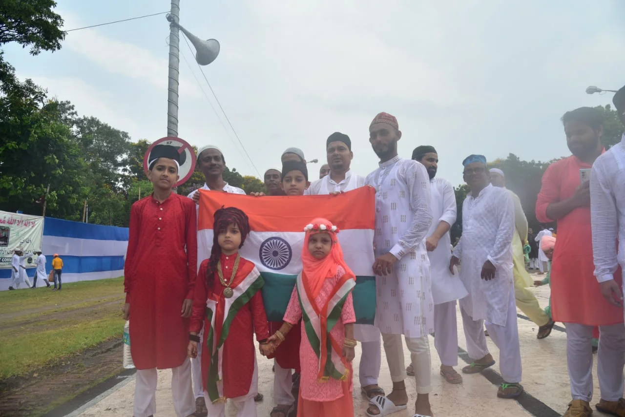 আজ সারা দেশে উদযাপিত ঈদ উল ফিতর---- রেড রোডে মুখ্যমন্ত্রী মমতা বন্দ্যোপাধ্যায় সহ বিশিষ্টরা