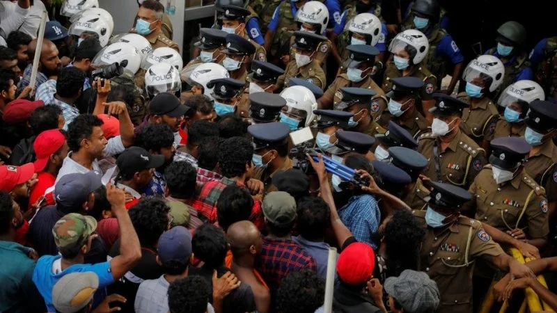 দুই বেলা খাবারের দাবিতে বিক্ষোভ অব্যাহত শ্রীলঙ্কায়