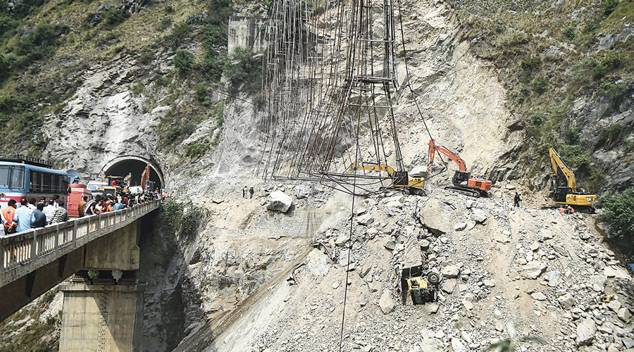 জম্মুর সুড়ঙ্গে ধস, দেহ উদ্ধার বাংলার চার শ্রমিকের, নিখোঁজ  নিয়ে বাড়ছে উৎকণ্ঠা