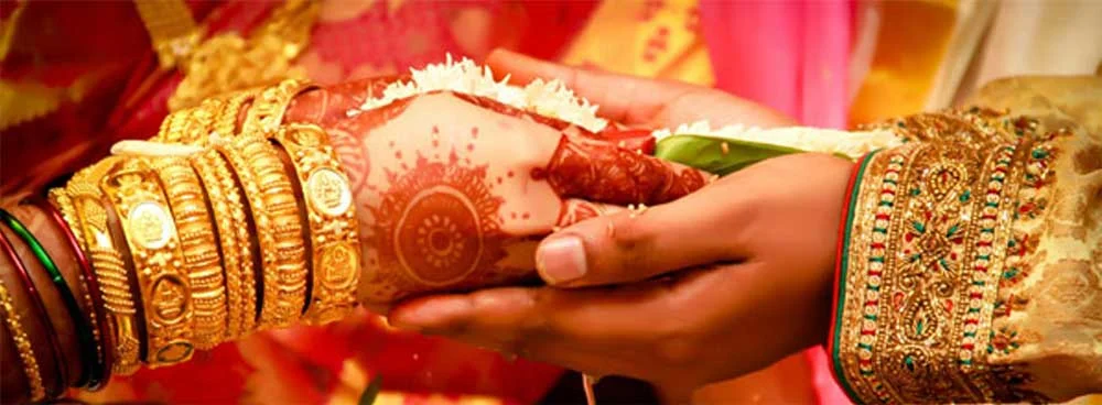 ভেবে দেখুন! বিয়ে করলেই বেতন বৃদ্ধির লোভনীয় অফার দিচ্ছে এই সংস্থা