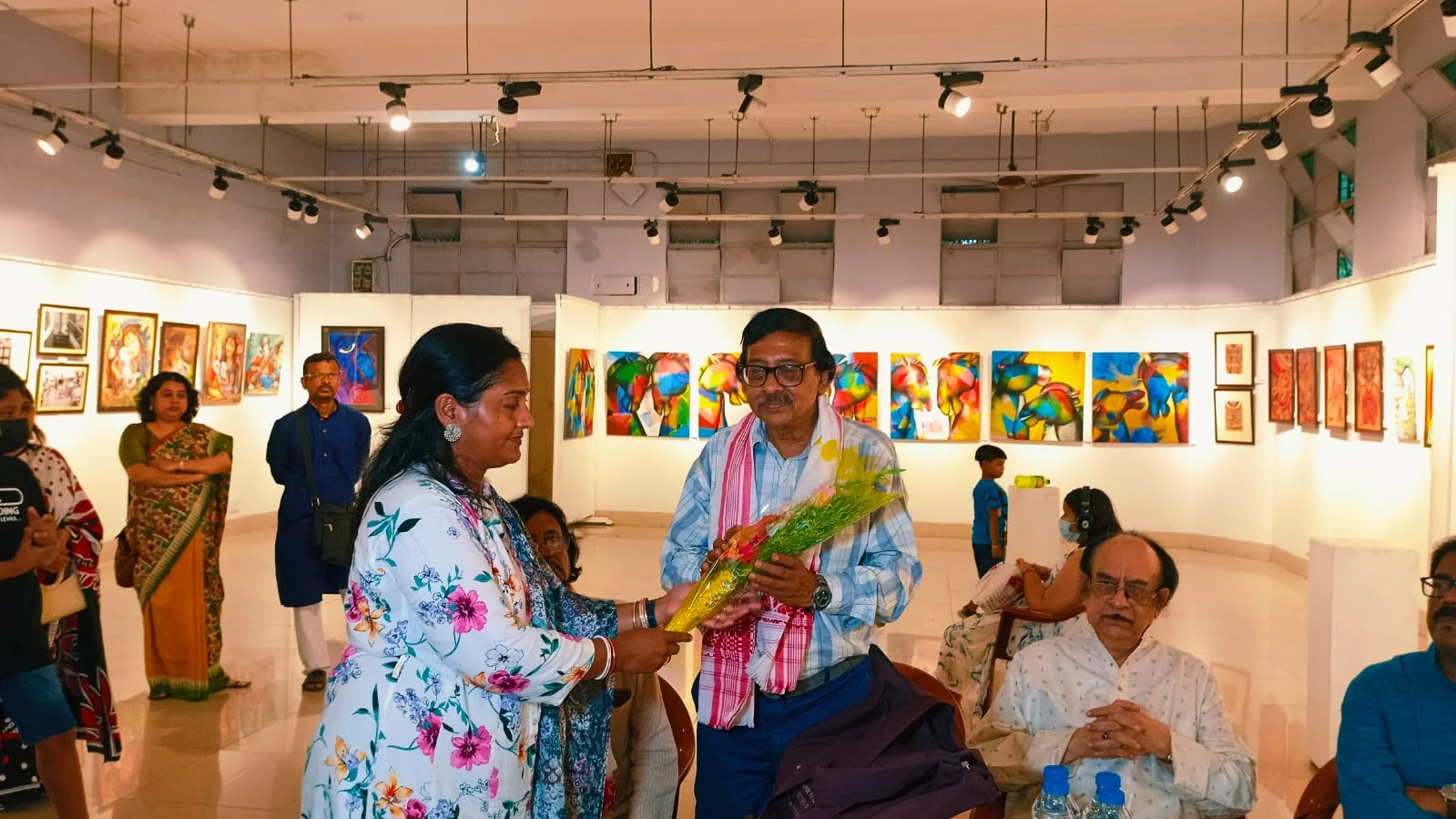 বিশিষ্ট শিল্পীদের সমাবেশে 'অ্যাকাডেমি অফ ফাইন আর্টসে' শুরু চিত্রকলা প্রদর্শনী