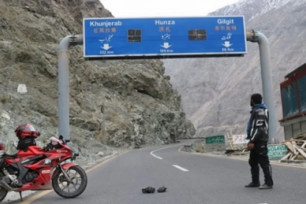 পবিত্র উমরাহর স্বপ্নপূরণঃ ৫০ দিন বাইক চালিয়ে সউদি আরবে হাসান