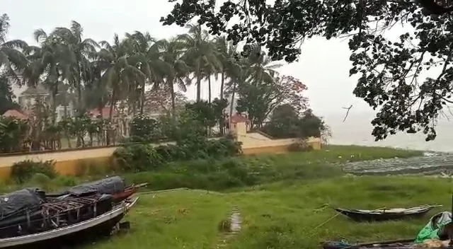 অশনির প্রভাবে দক্ষিণ ২৪ পরগণা জুড়ে বৃষ্টি, বোরোচাষে ব্যপক ক্ষতির আশঙ্কা