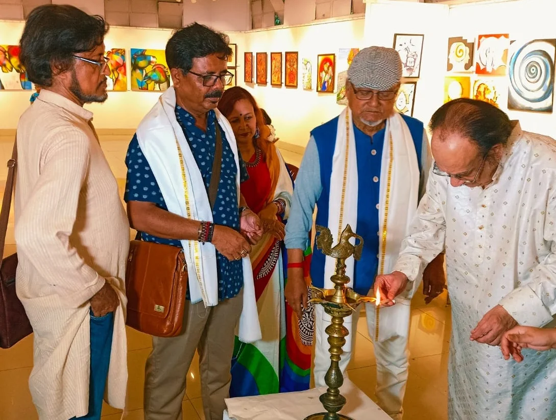 বিশিষ্ট শিল্পীদের সমাবেশে 'অ্যাকাডেমি অফ ফাইন আর্টসে' শুরু চিত্রকলা প্রদর্শনী