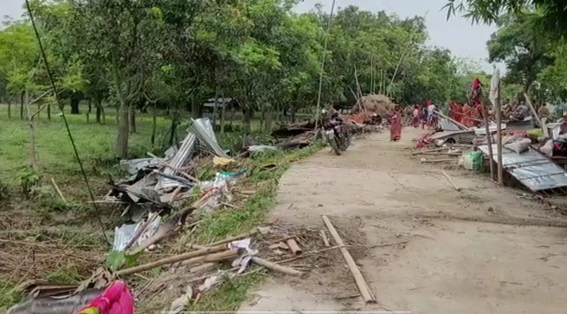 বাংলায় ঢুকে কুড়িটি অসহায় দিনমজুর পরিবারের ঝুপড়ি ভাঙার অভিযোগ বিহার পুলিশের বিরুদ্ধে