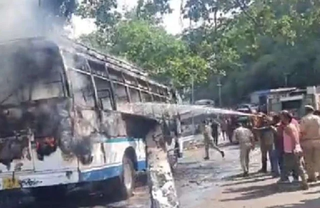 বৈষ্ণোদেবীর পথে বাস দুর্ঘটনা, নিহত ৪ তীর্থযাত্রী