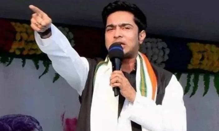 তৃণমূল করতে গেলে ঠিকাদারের পোশাক ছাড়তে হবে, হলদিয়া শিল্পতালুক থেকে দলকে কড়াবার্তা অভিষেকের