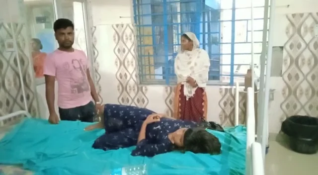 বজ্রপাতের বিকট আওয়াজে অসুস্থ ১২ জন পড়ুয়া