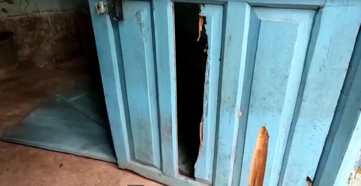 স্কুলে চুরি করতে এসে কিছু না পেয়ে ভাঙচুর চালালো চোরের দল