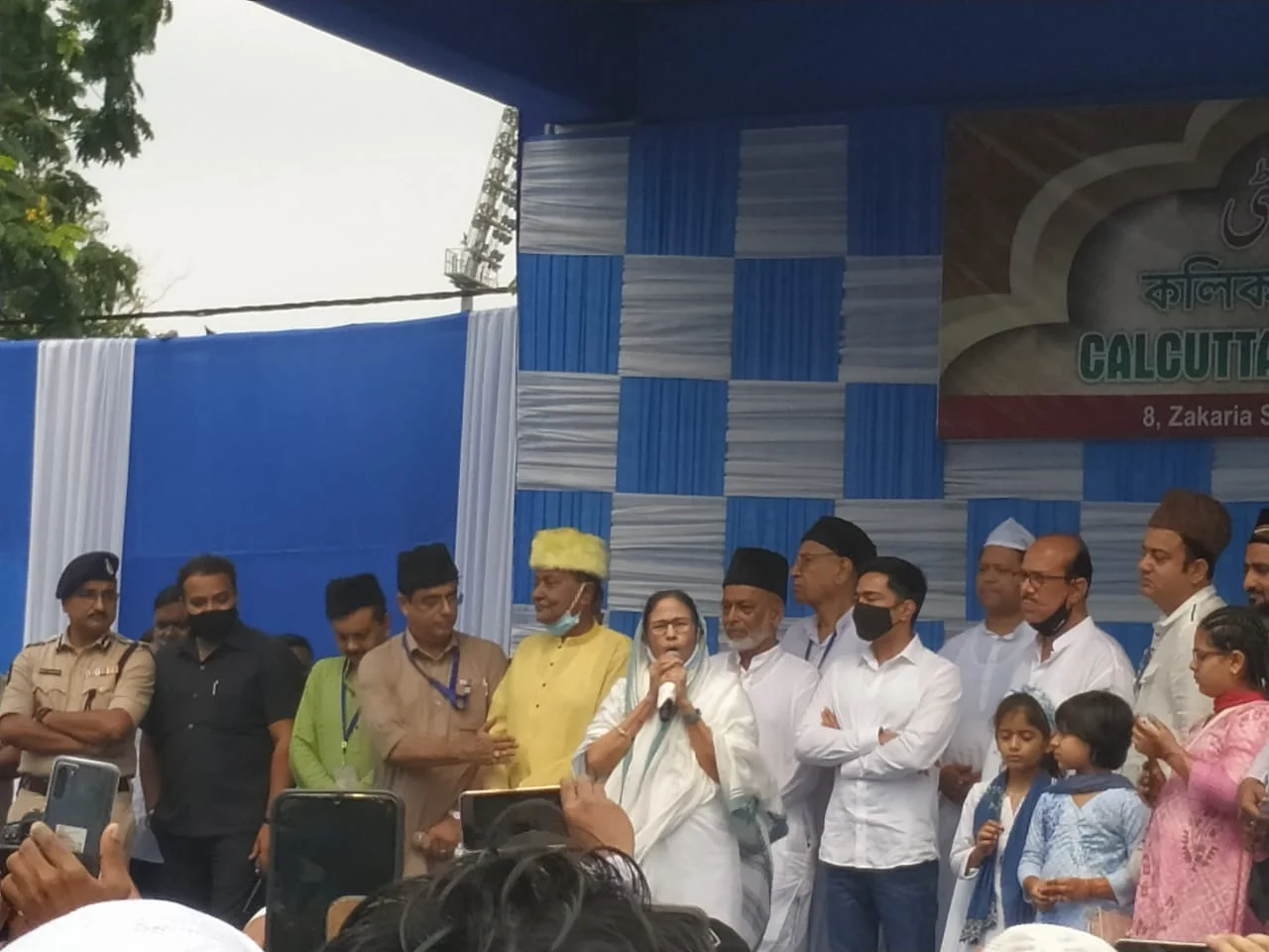 'কেউ কেউ বিভেদ করতে চায়, আমি শান্তি চাই', রেড রোড থেকে নাম না করে বিজেপিকে তোপ মুখ্যমন্ত্রীর