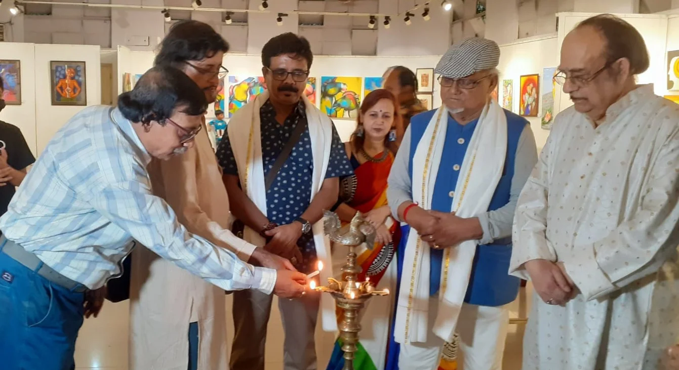 বিশিষ্ট শিল্পীদের সমাবেশে 'অ্যাকাডেমি অফ ফাইন আর্টসে' শুরু চিত্রকলা প্রদর্শনী