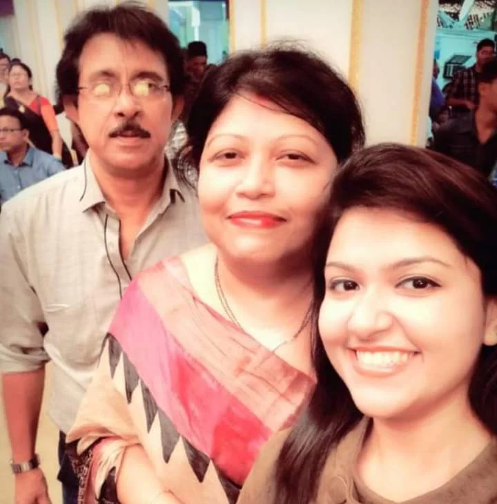 মাসখানেক আগেই প্রয়াত হয়েছেন স্বামী, সল্টলেকে মা ও মেয়ের আত্মহত্যা কি অবসাদে!