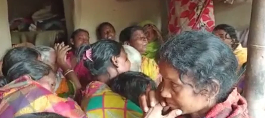 একই পরিবারের তিন সদস্যকে গলার নলি কেটে খুনের ঘটনায় চাঞ্চল্য