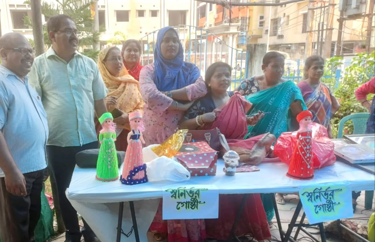 ফের রাজ্যজুড়ে শুরু 'দুয়ারে সরকার', ক্যাম্পে স্বনির্ভর গোষ্ঠীর বিপনী স্টলে ভিড়