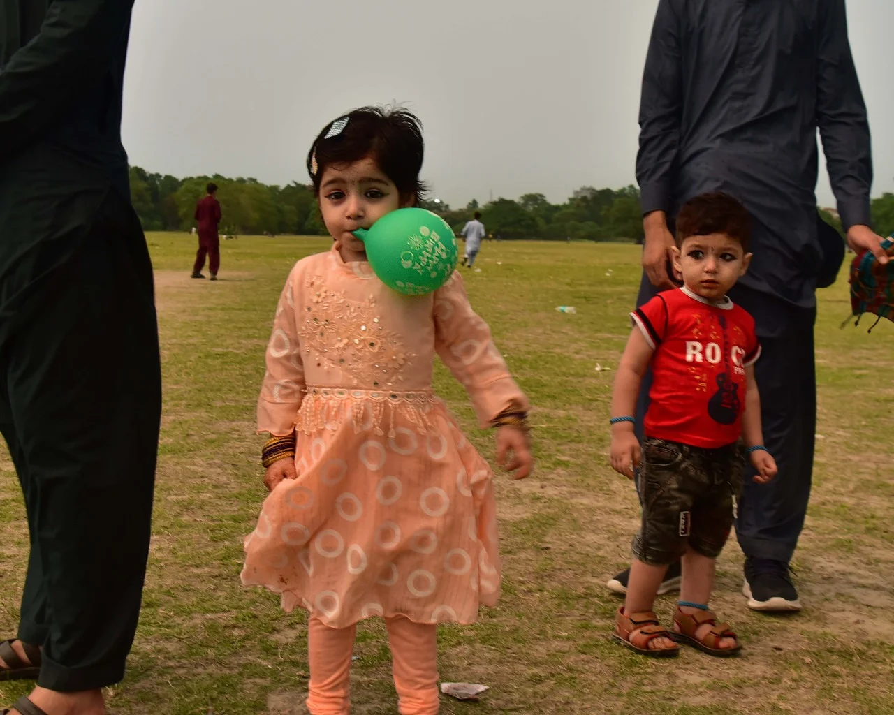 কলকাতা ময়দানে উৎসবের আমেজে সপরিবার আফগানরা, লেন্সবন্দি কিছু মূহুর্ত