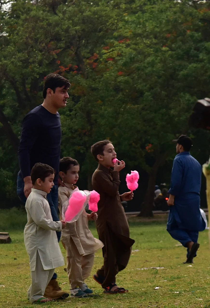 কলকাতা ময়দানে উৎসবের আমেজে সপরিবার আফগানরা, লেন্সবন্দি কিছু মূহুর্ত