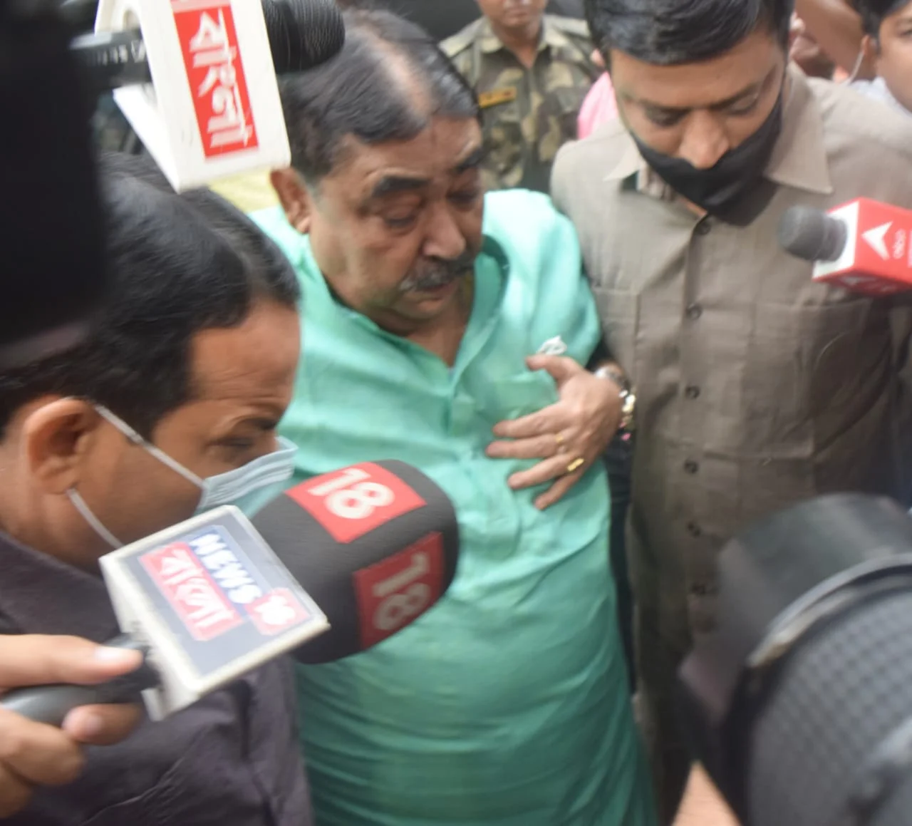 নির্ধারিত সময়ের আগেই পৌঁছালেন নিজাম প্যালেসে, আজ সিবিআইয়ের মুখোমুখি কেষ্ট