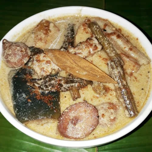 গরমে সুস্থ থাকতে পাতে থাকুক দুধ শুক্তো