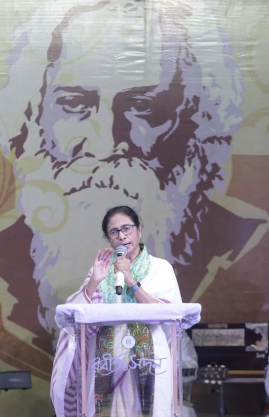 রবীন্দ্রজয়ন্তীর মঞ্চ থেকে নোবেল চুরি নিয়ে সরব মমতা