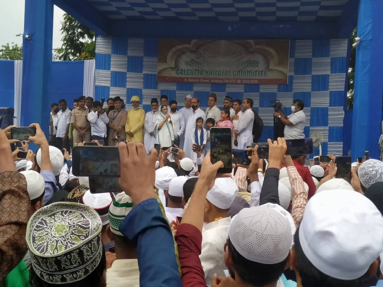 'কেউ কেউ বিভেদ করতে চায়, আমি শান্তি চাই', রেড রোড থেকে নাম না করে বিজেপিকে তোপ মুখ্যমন্ত্রীর