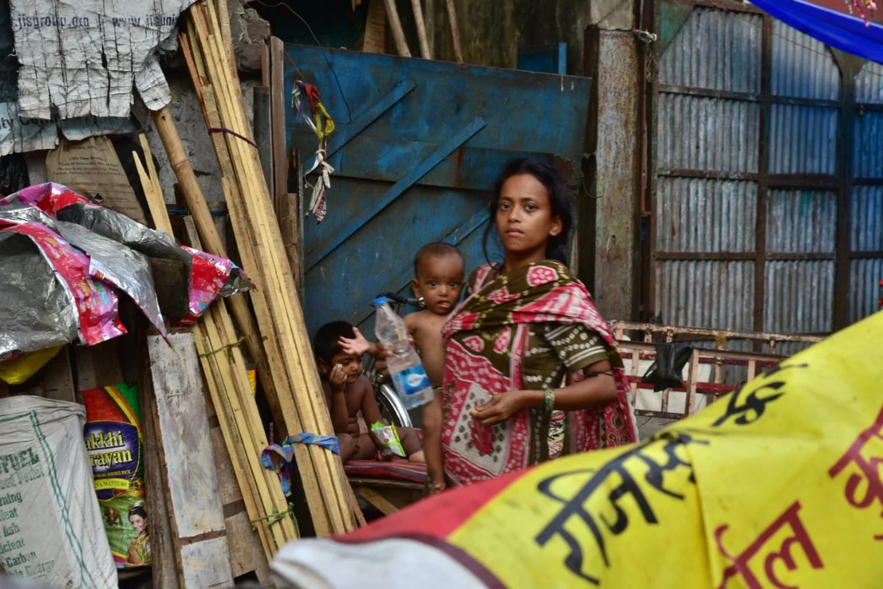 মাতৃত্বের চিরকালীন আবেদন, কলকাতার রাজ পথে লেন্সবন্দি মূহুর্তরা