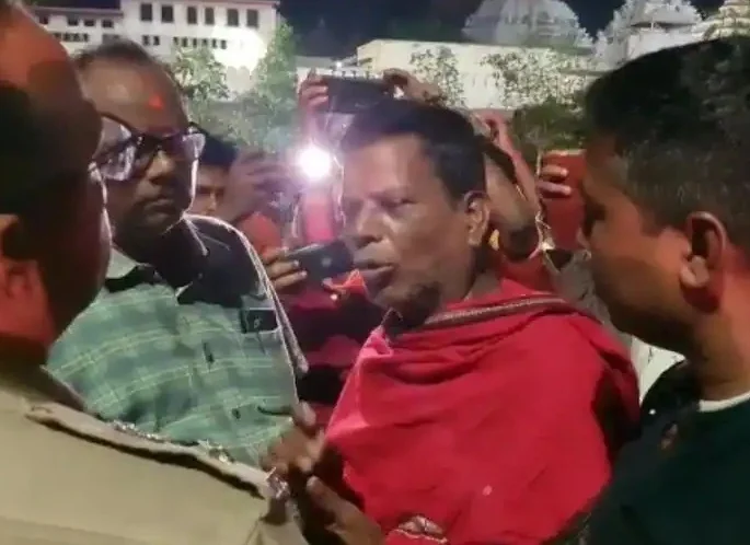 পুরীর মন্দিরের সামনে দুষ্কৃতী তাণ্ডব, খুন পূজারির ছেলে