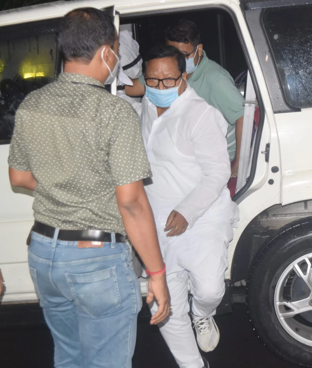 নিজাম প্যালেসে পরেশ অধিকারী, চলছে জিজ্ঞাসাবাদ
