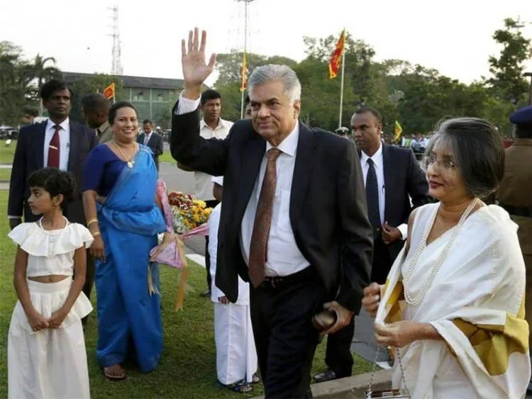 শ্রীলঙ্কার নতুন প্রধানমন্ত্রী হিসেবে শপথ নিলেন রনিল বিক্রমাসিংহে